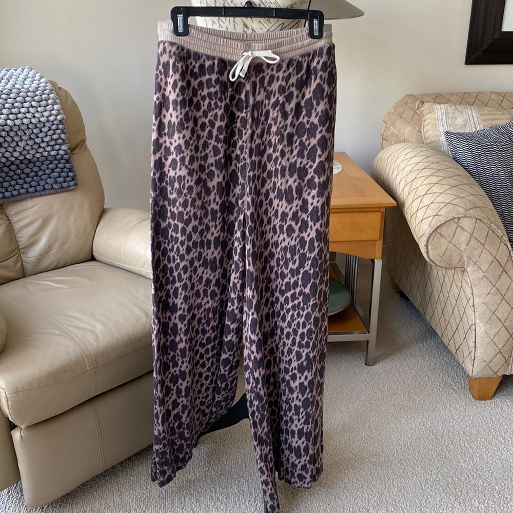 Wmns. Free People Wide Leg Pants Cheetah print, size medium, high rise